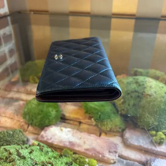 CHANEL Black Quilted Black Wallet - Picture 3 of 9